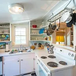 406 E Arctic