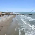 208 W Ashley - Central Location - 2 Mins To The Beach