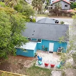 208 W Ashley - Central Location - 2 Mins To The Beach