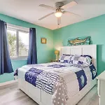 Folly Beach Retreat With Pool Access And River Views!