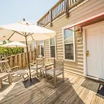 Salty Shack Unit B - Salty Shack - Dog Friendly Home - Across From The Beach - Central Location!
