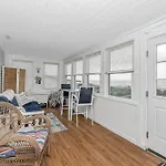Maggie\'S Oceanfront Getaway