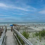 Maggie\'S Oceanfront Getaway