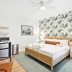 Folliday Inn - The Ariston - Room 34