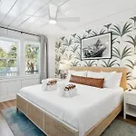 Folliday Inn - The Ariston - Room 34