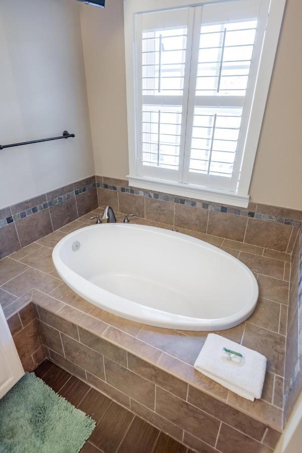 114 W Huron - Castle - Saltwater Pool - Heated Upon Request