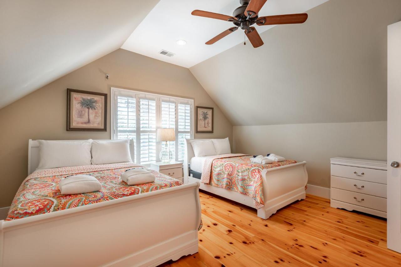 114 W Huron - Castle - Saltwater Pool - Heated Upon Request Holiday home *
