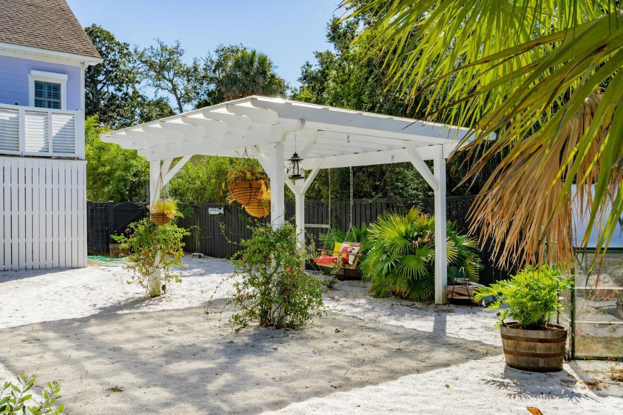 114 W Huron - Castle - Saltwater Pool - Heated Upon Request
