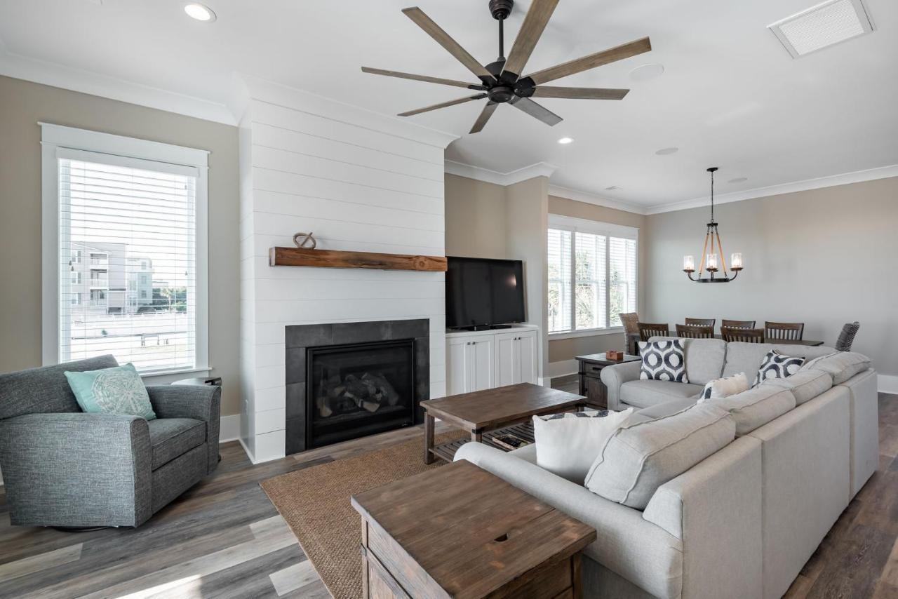 207 E Arctic - Seahorsing Around - Oceanfront - 3 Bedrooms Holiday home Folly Beach