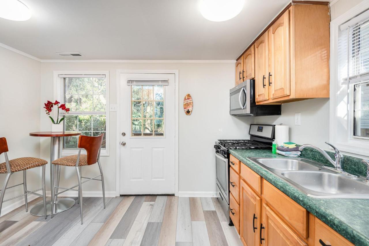 220 W Ashley - Corner - Location Holiday home *