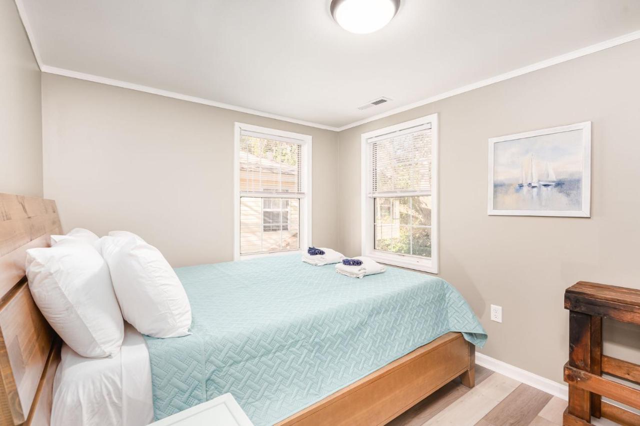 220 W Ashley - Corner - Location *