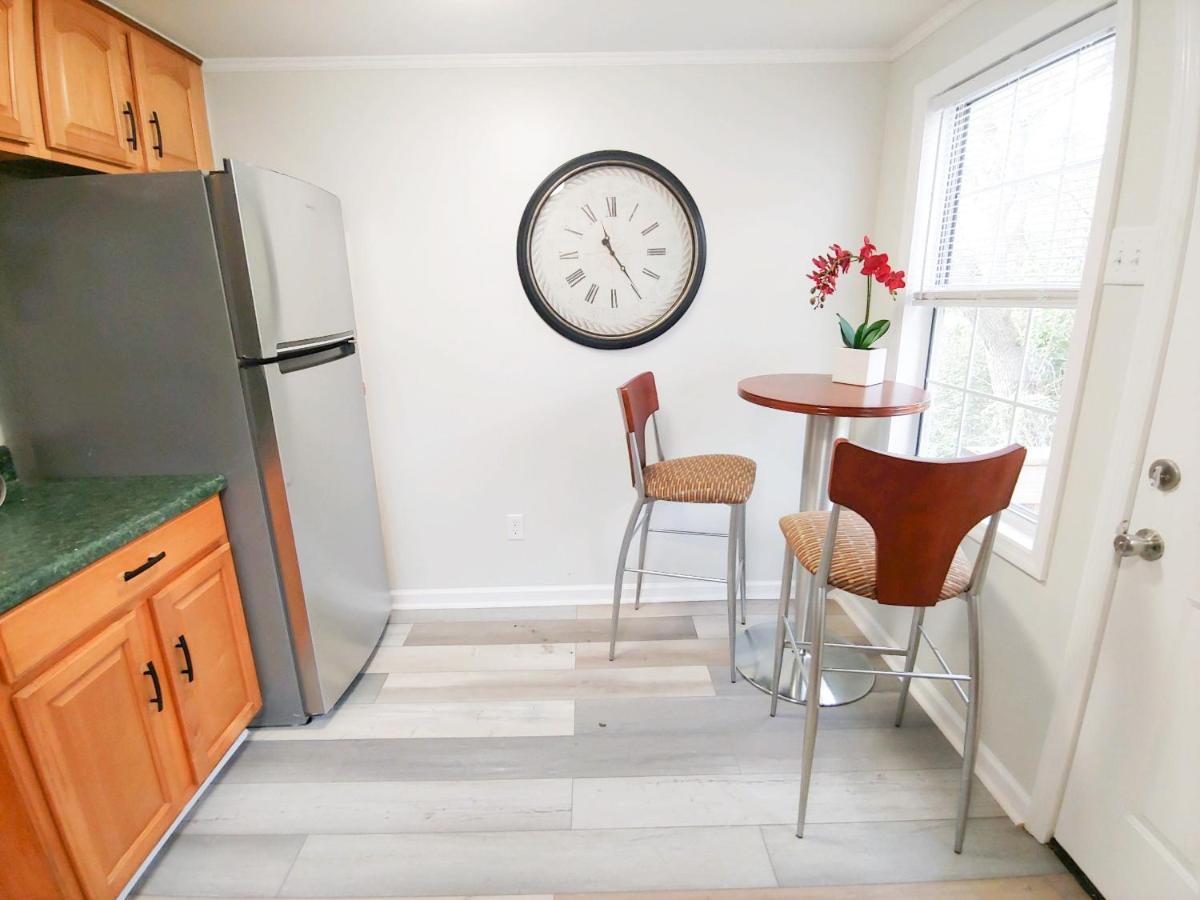 220 W Ashley - Corner - Location Holiday home *