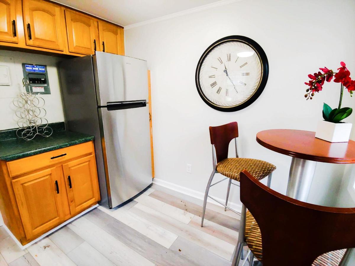 220 W Ashley - Corner - Location *