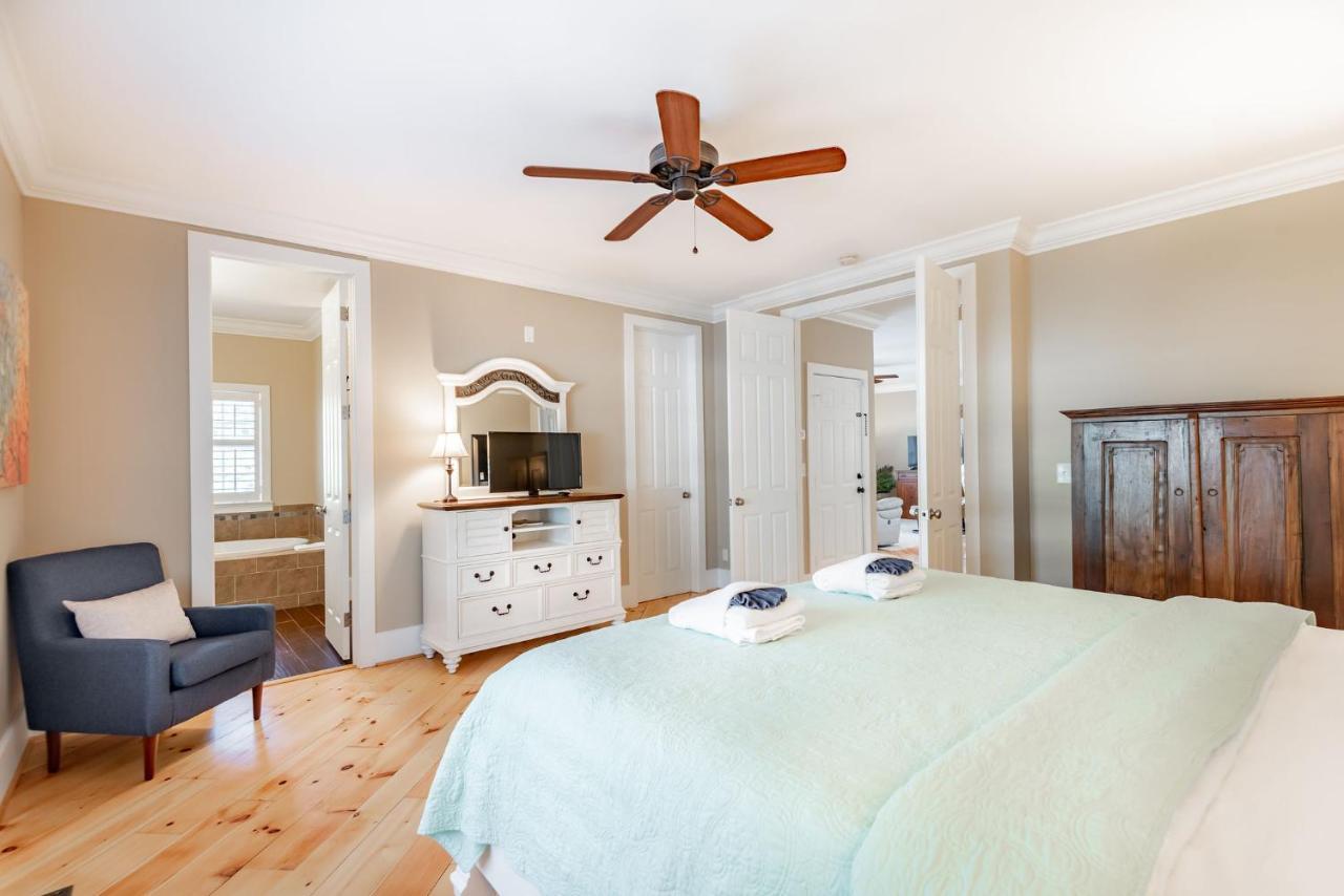 114 W Huron - Castle - Saltwater Pool - Heated Upon Request Holiday home *