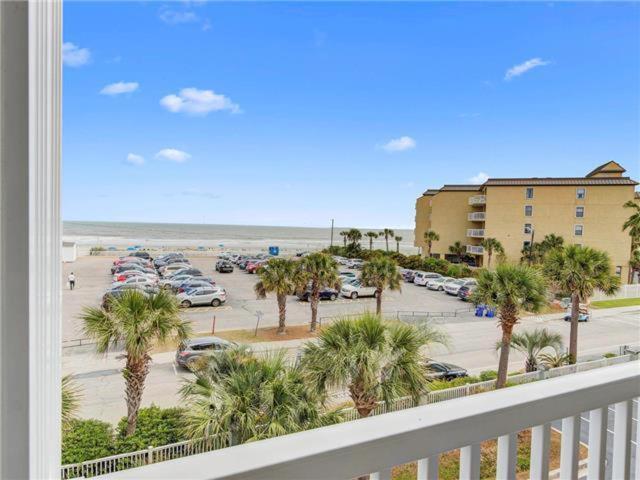 Folly Me To The Beach! Apartment