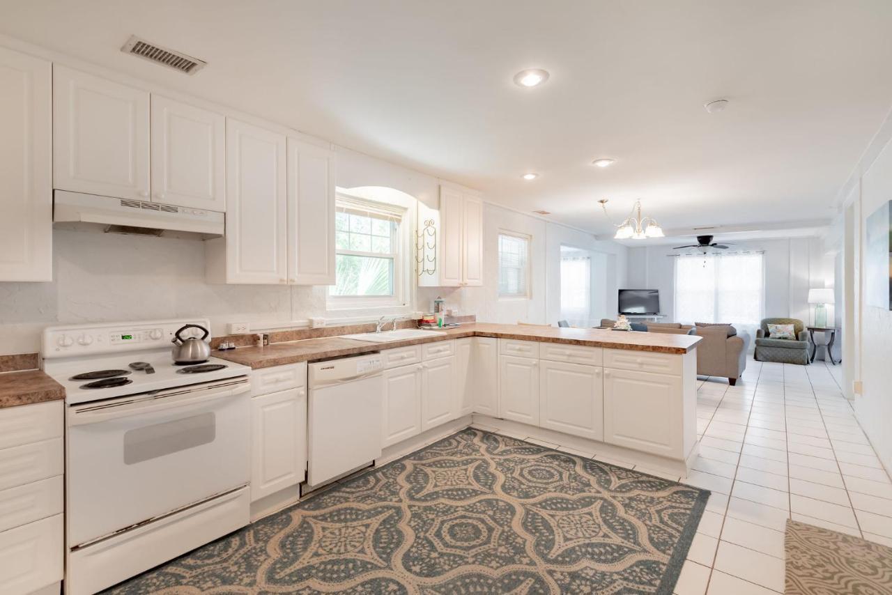306 E Arctic Ave. *