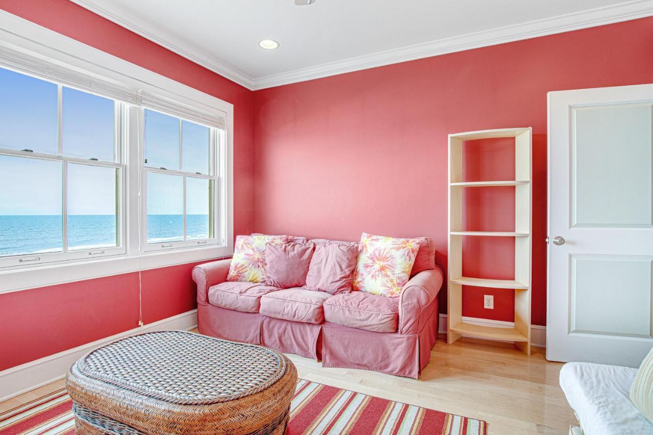 Blue Waters Beachfront Holiday home *