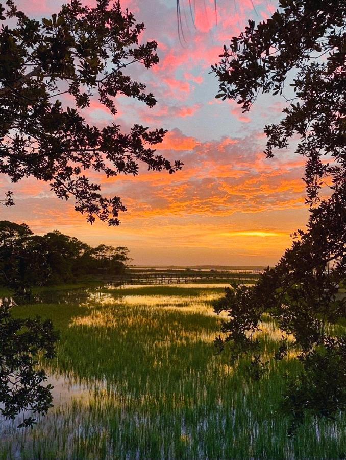 Holiday home 79 Sandbar Ln - Folly In - Renovated Private - Sunset Views *