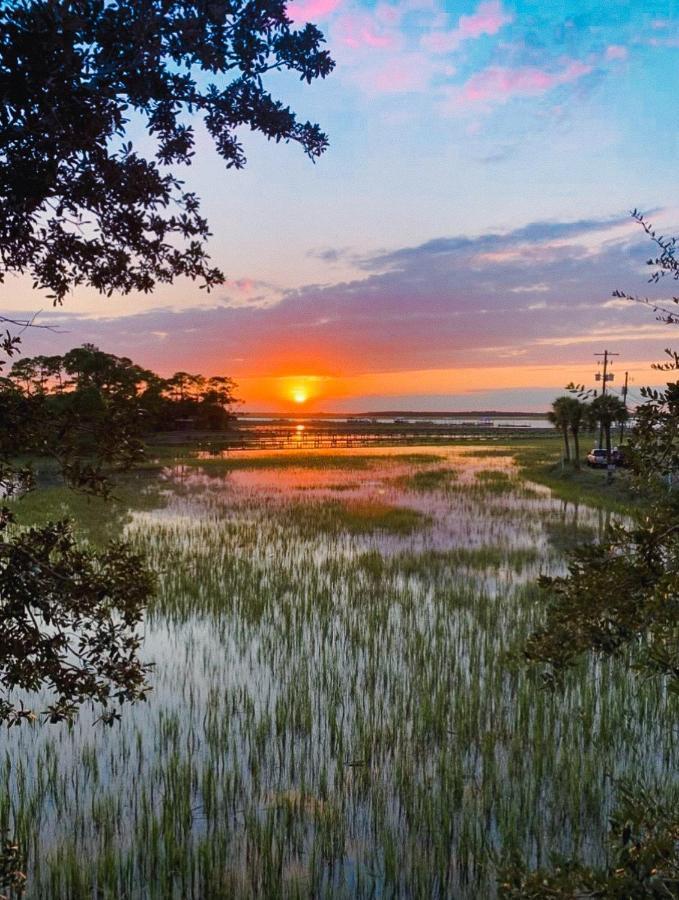 79 Sandbar Ln - Folly In - Renovated Private - Sunset Views Folly Beach