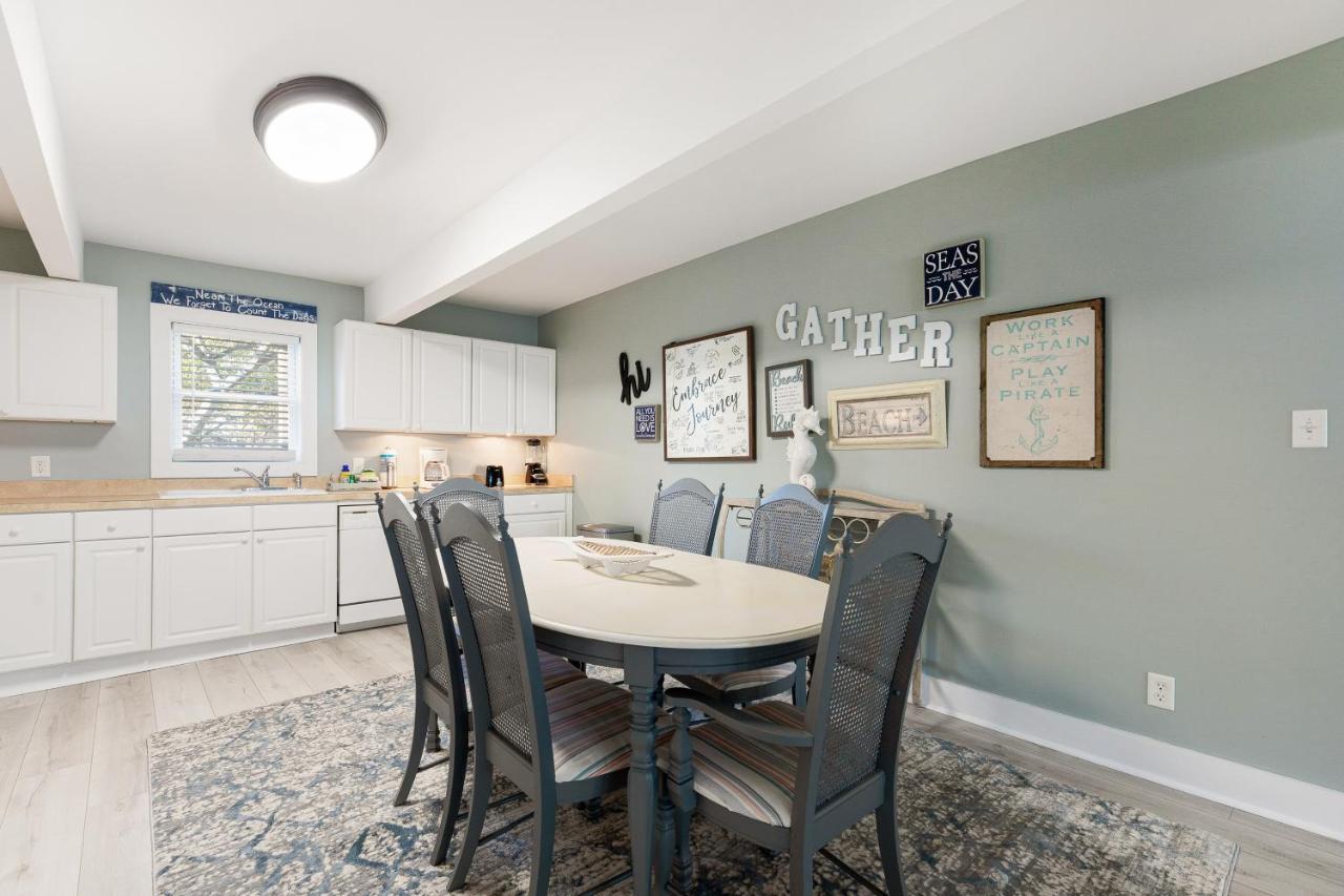 Villa Salty Shack Unit B - Salty Shack - Dog Friendly - Across From The - Location! Folly Beach
