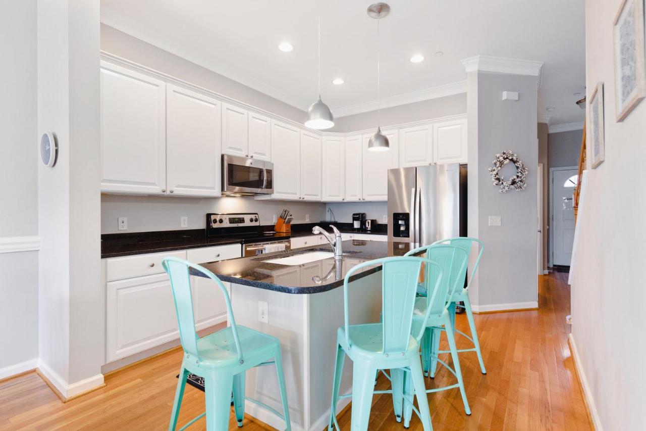 91 Waters Edge Folly Charm *