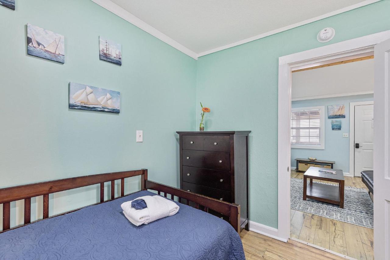 23 Center St - Sunny Side Up - Upstairs Apartment *