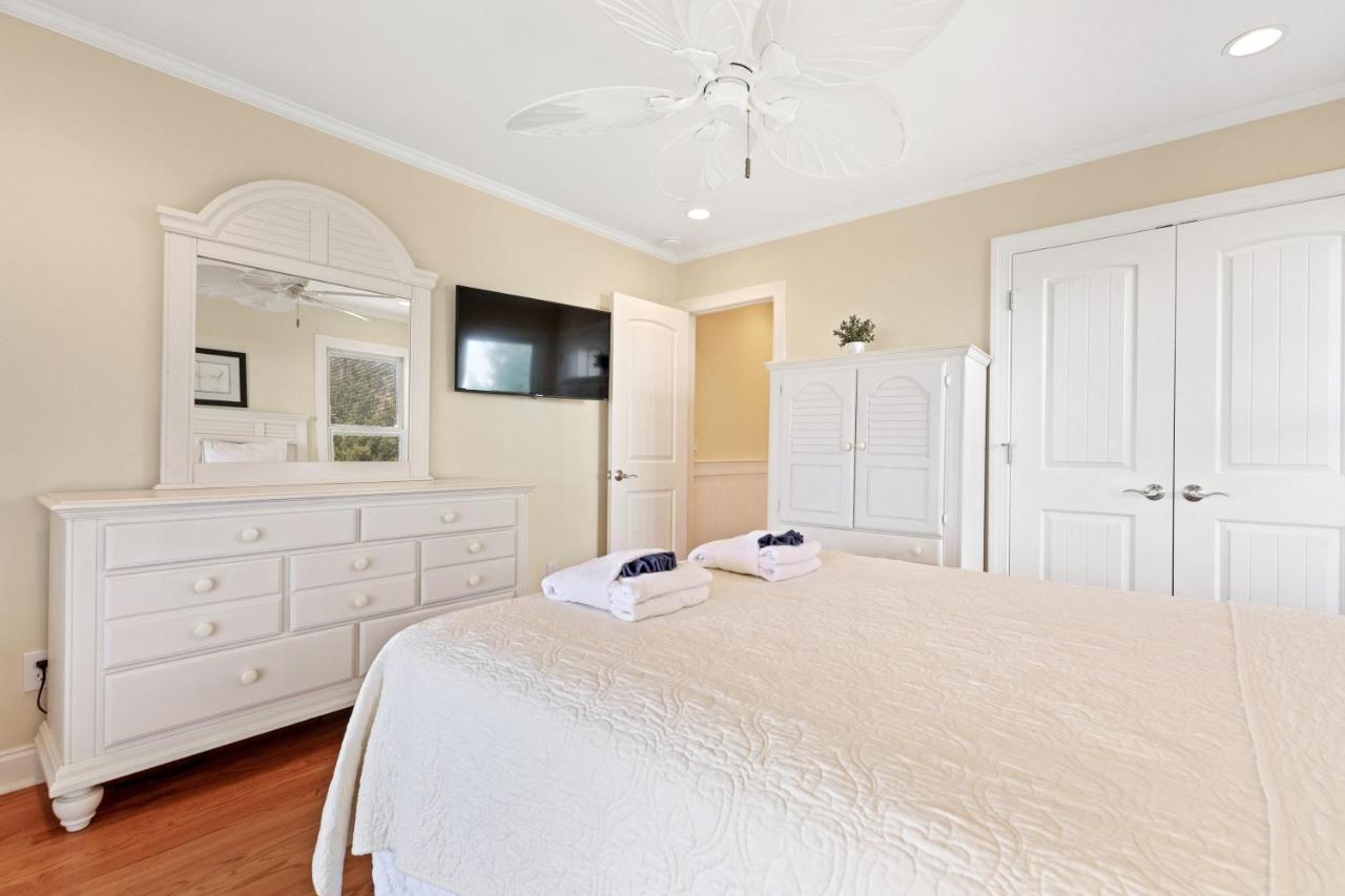 211 E Arctic - Tee Fore Two - Oceanfront - 4 Bedrooms Holiday home Folly Beach