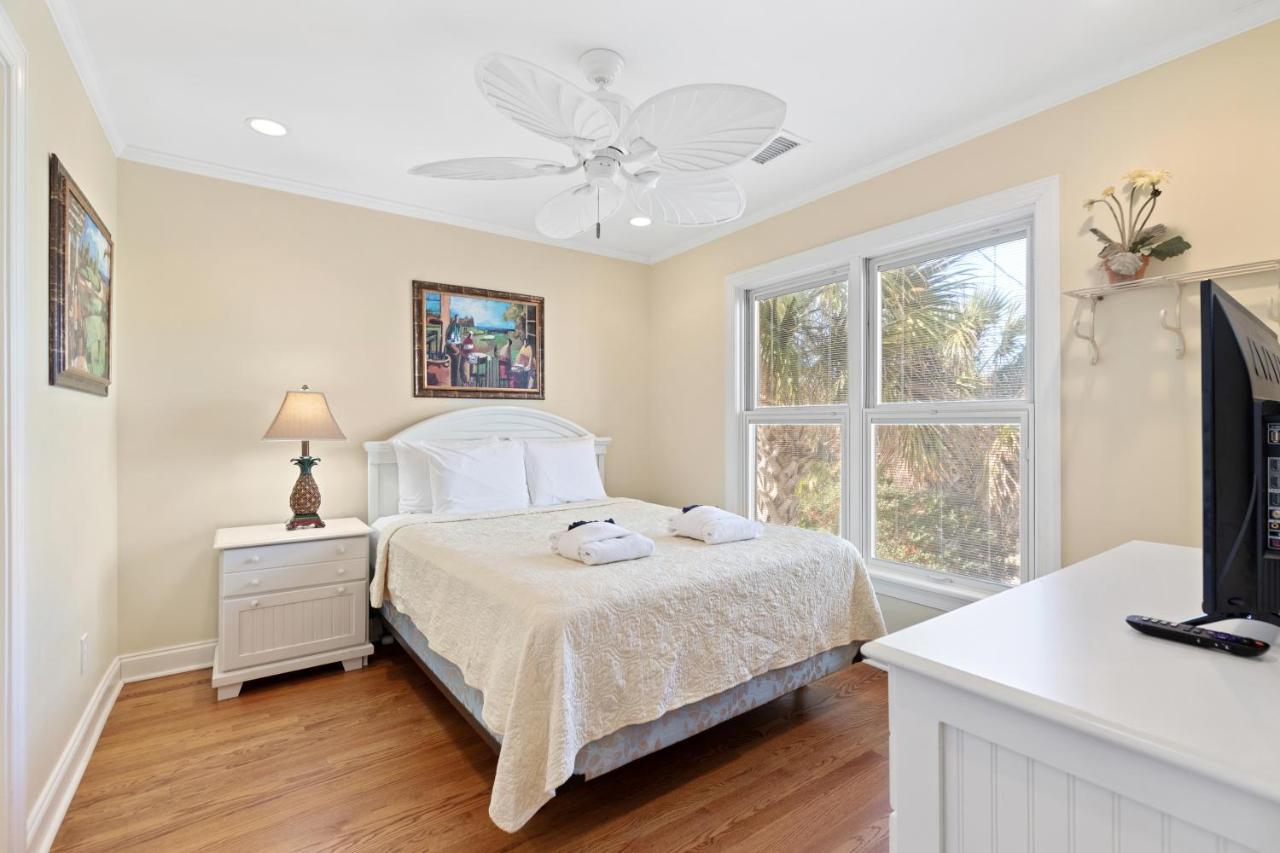 211 E Arctic - Tee Fore Two - Oceanfront - 4 Bedrooms Folly Beach