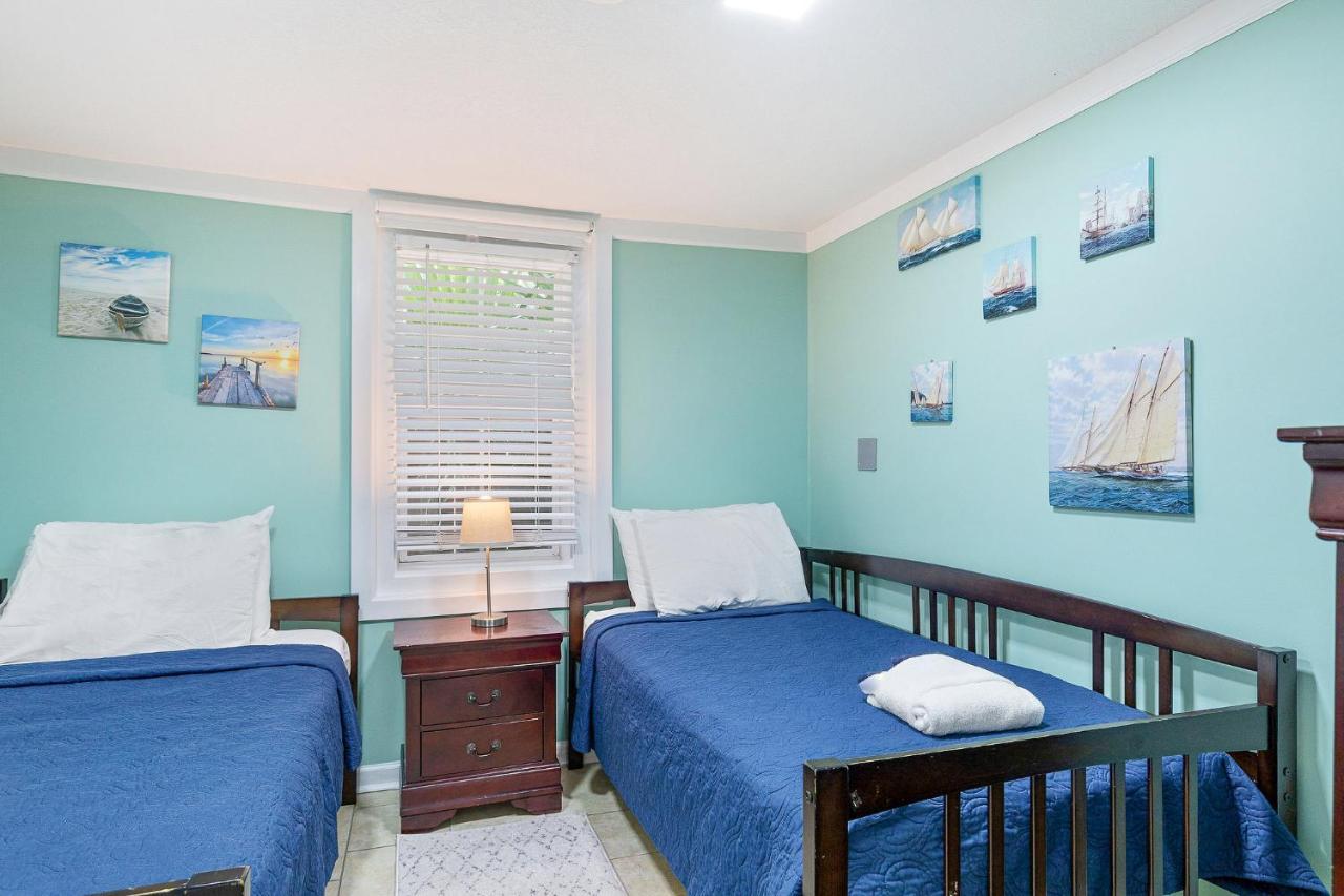 23 Center St - Sunny Side Down - Downstairs Apartment *