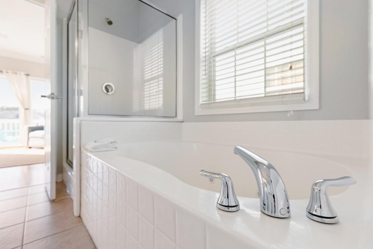 91 Waters Edge Folly Charm *