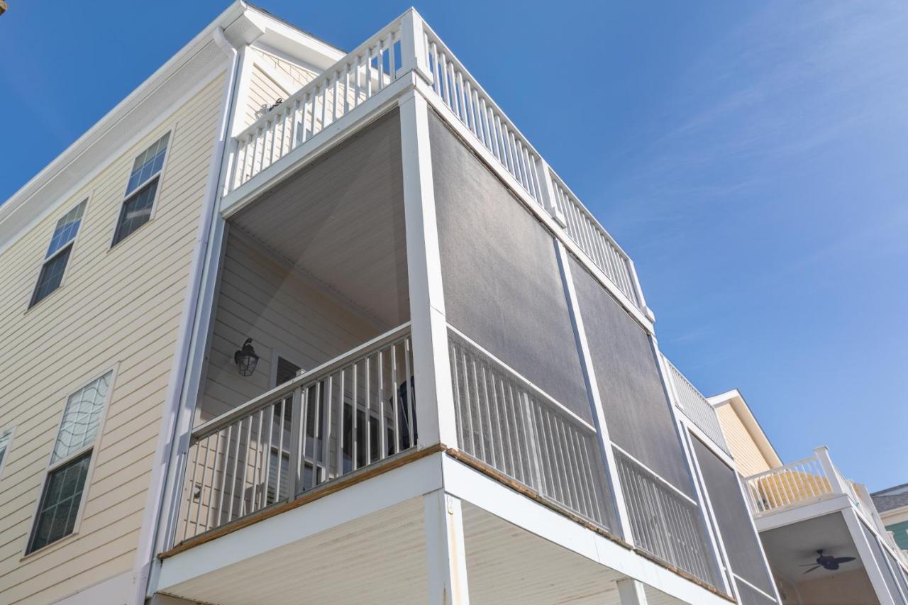 91 Waters Edge Folly Charm *