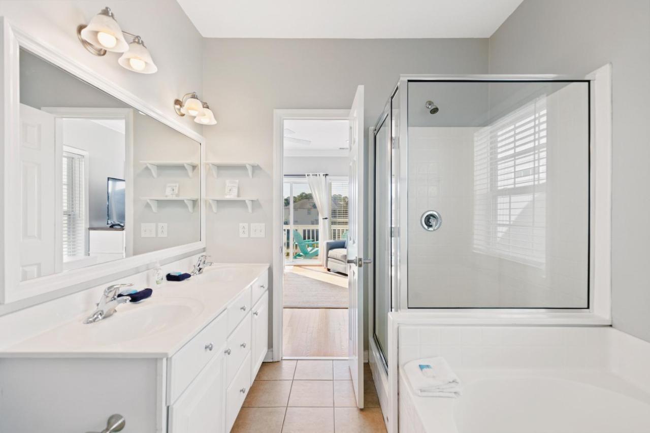 91 Waters Edge Folly Charm *