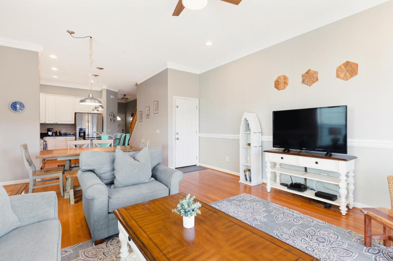 91 Waters Edge Folly Charm *