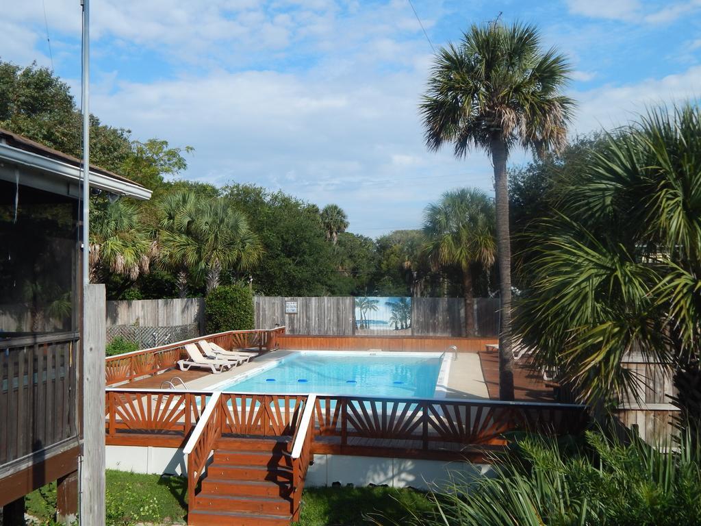 Inn Holliday Of Folly