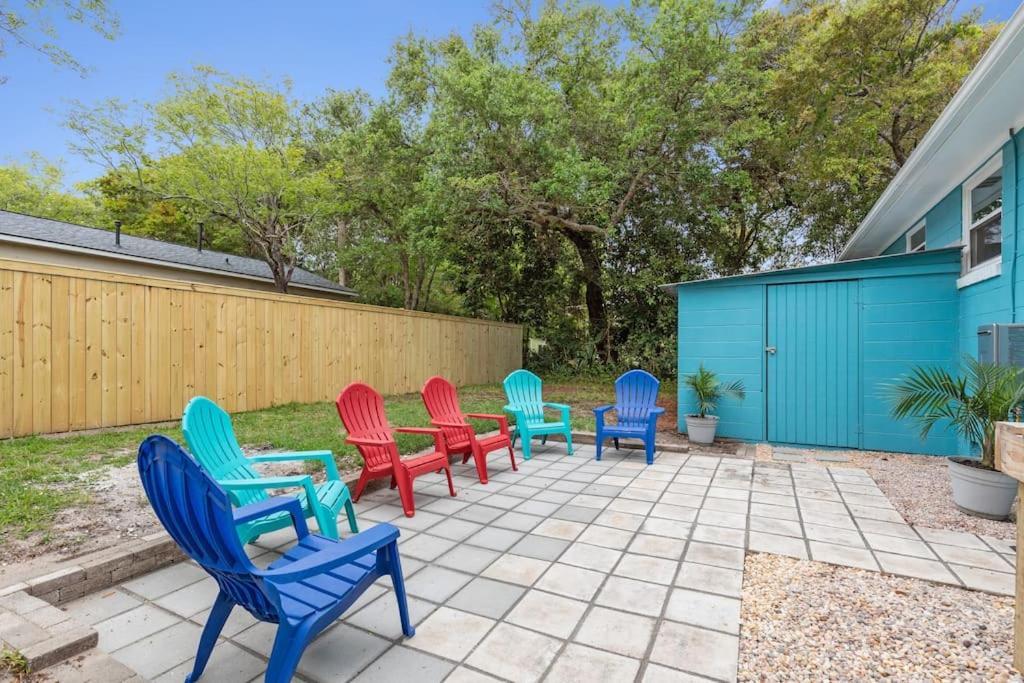 208 W Ashley - Location - 2 Mins To The
