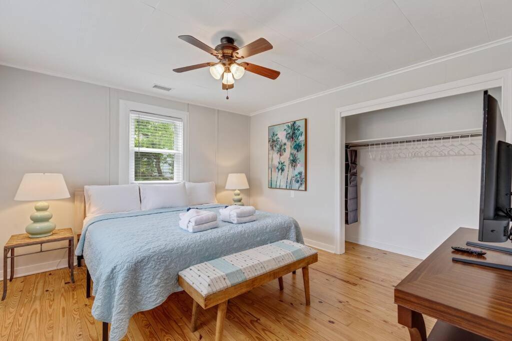 208 W Ashley - Location - 2 Mins To The Holiday home *