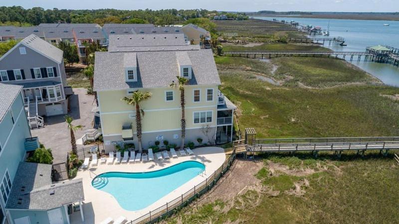 Waters Edge 83 *