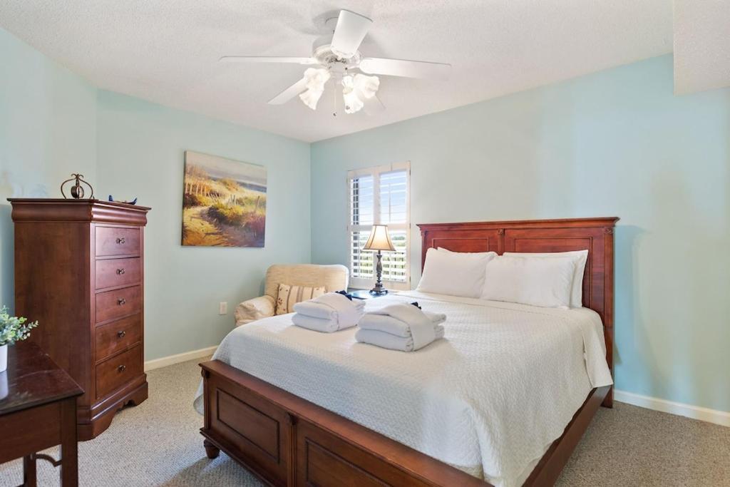 408 Cov Atlantic Breeze Oceanfront Floor 2 Pools Holiday home Folly Beach