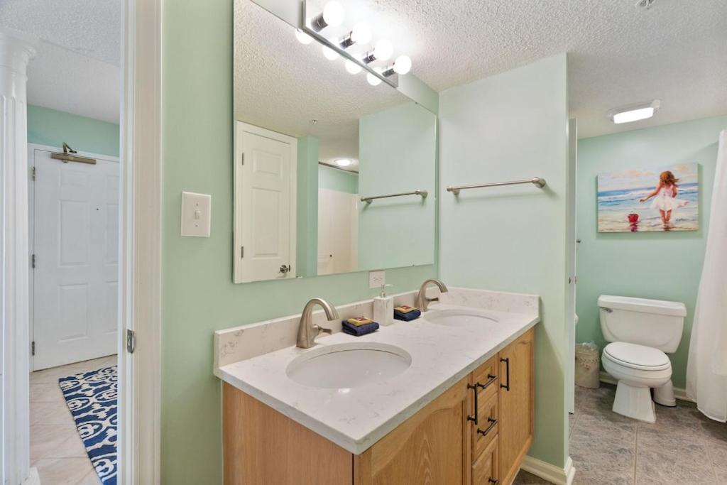 Holiday home 408 Cov Atlantic Breeze Oceanfront Floor 2 Pools Folly Beach