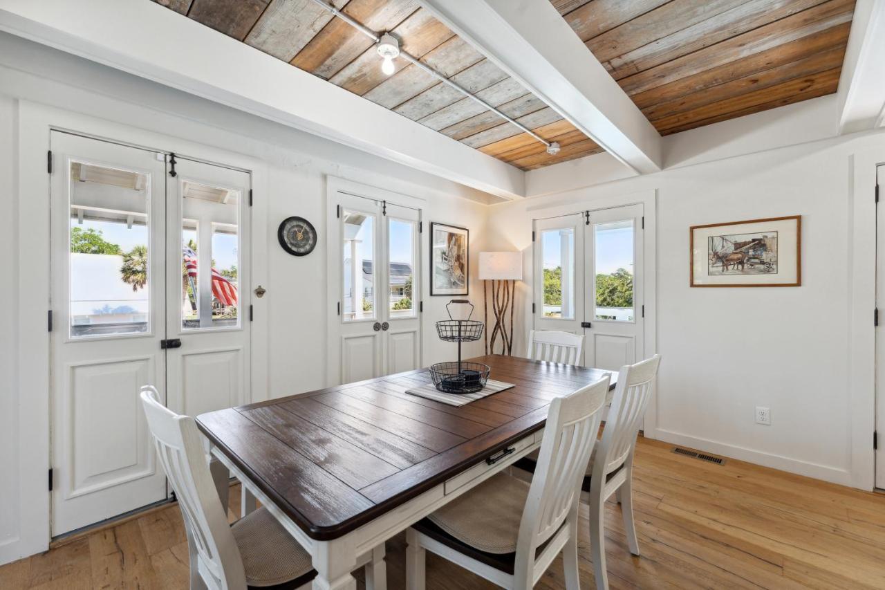 213 W Indian - Unique Pool House -central Location Holiday home