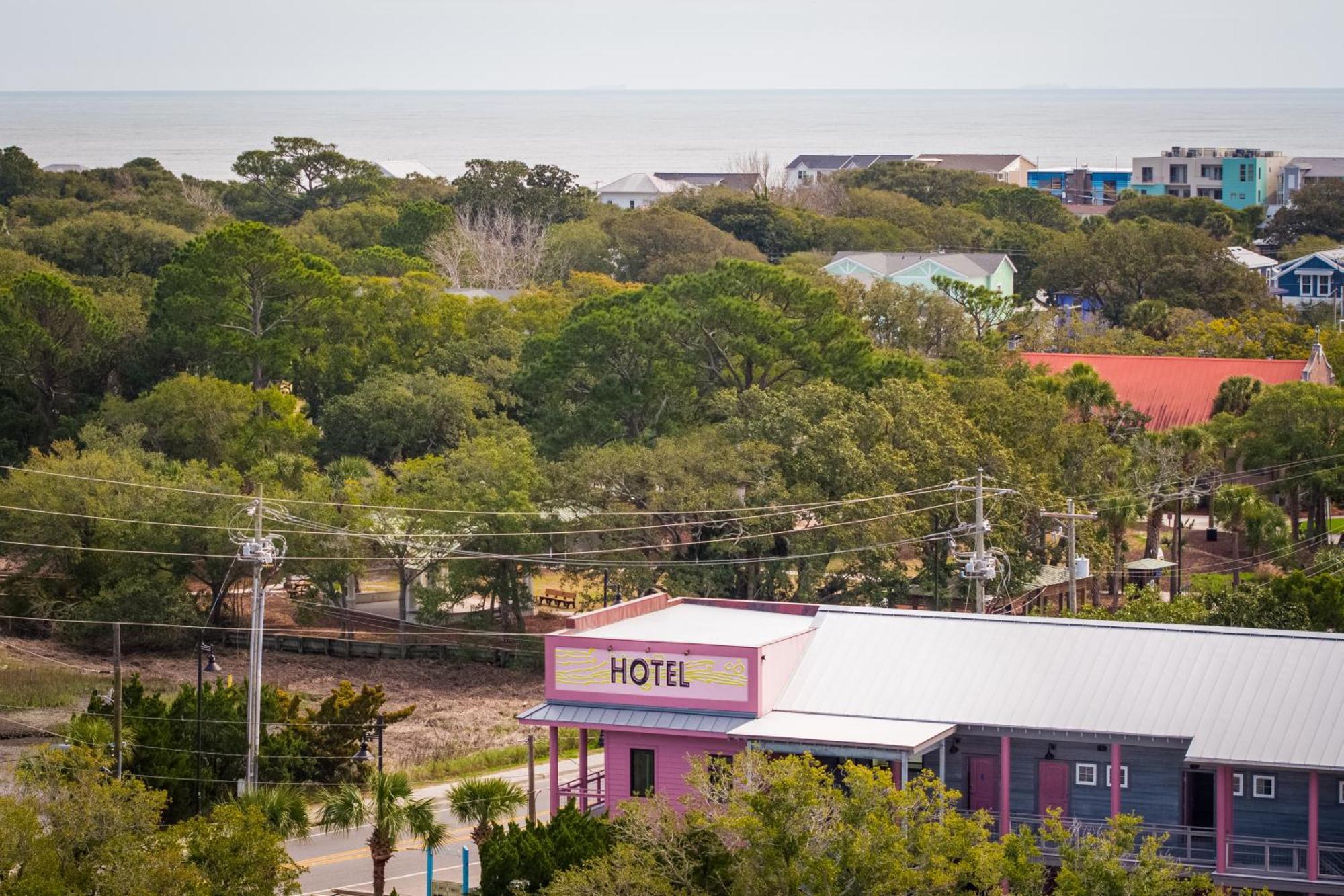 Folly With Marsh And Sunset Views Hotel