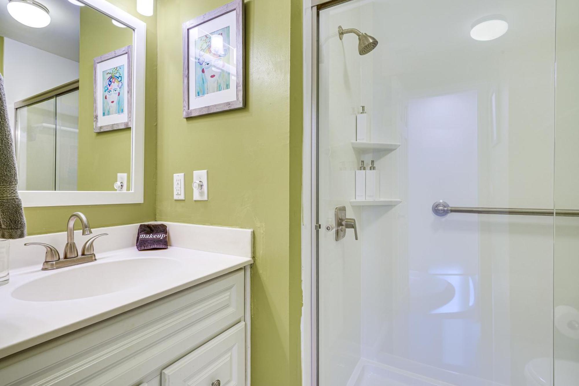 Retreat With Pool Access And River Views! Folly Beach