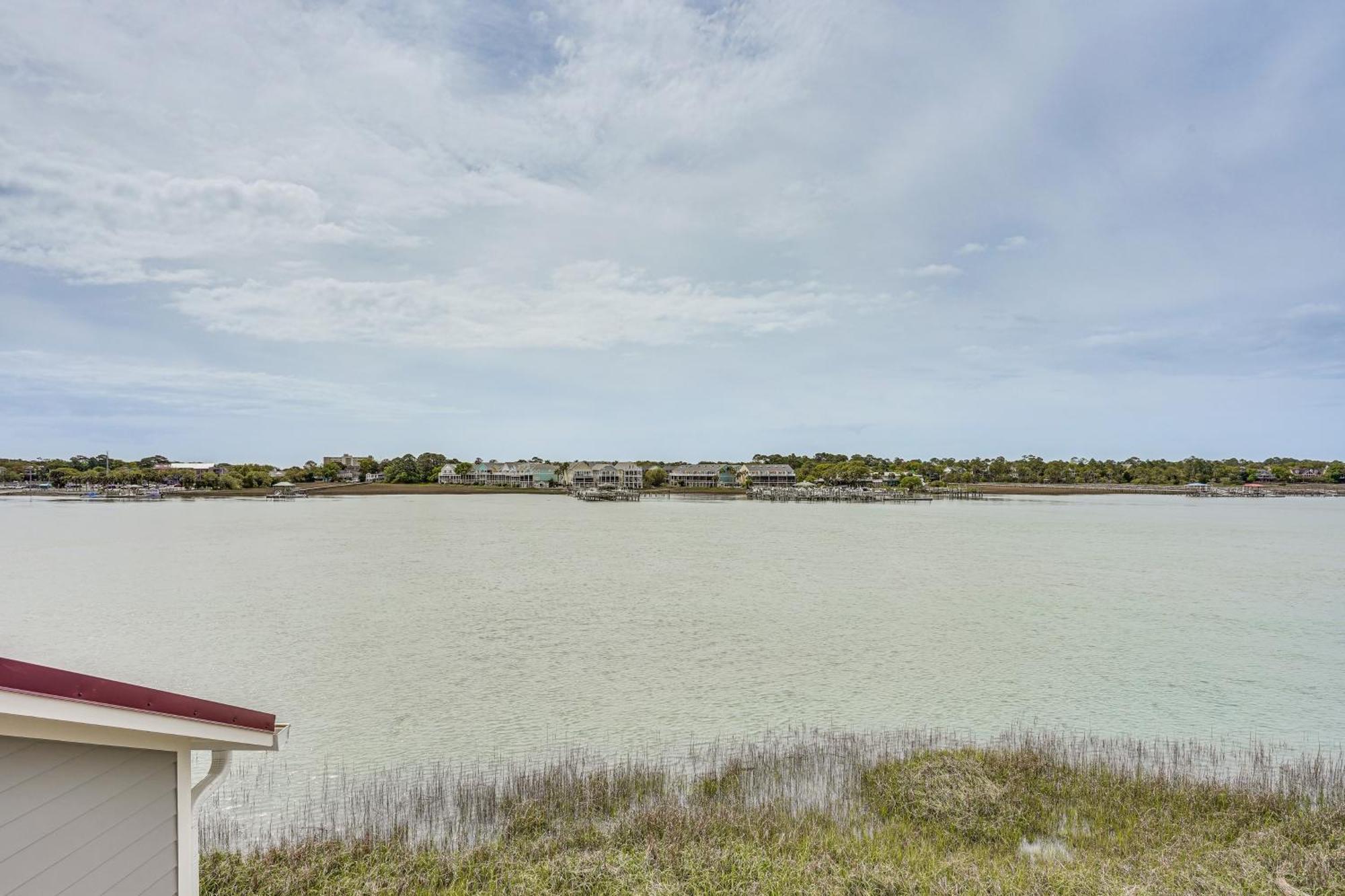 Retreat With Pool Access And River Views! Folly Beach