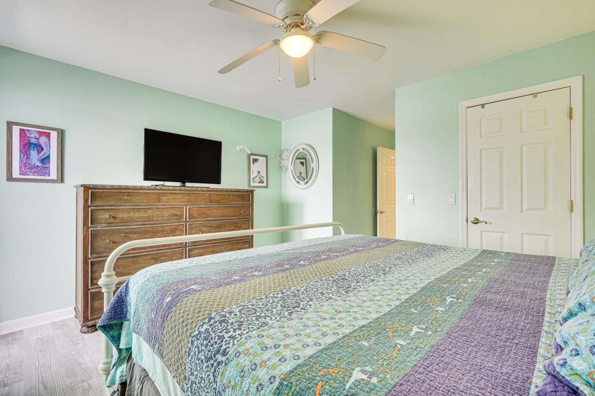 Apartment Retreat With Pool Access And River Views! *