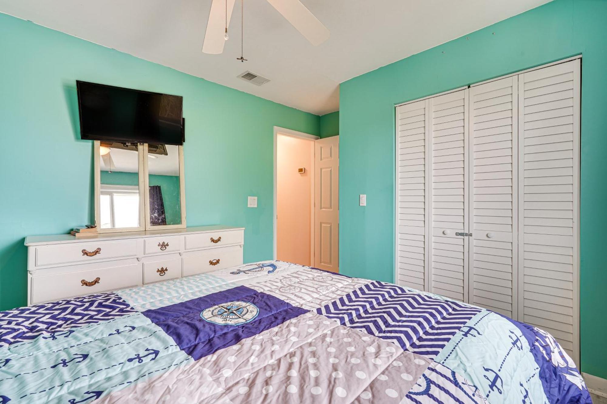 Retreat With Pool Access And River Views! Apartment *