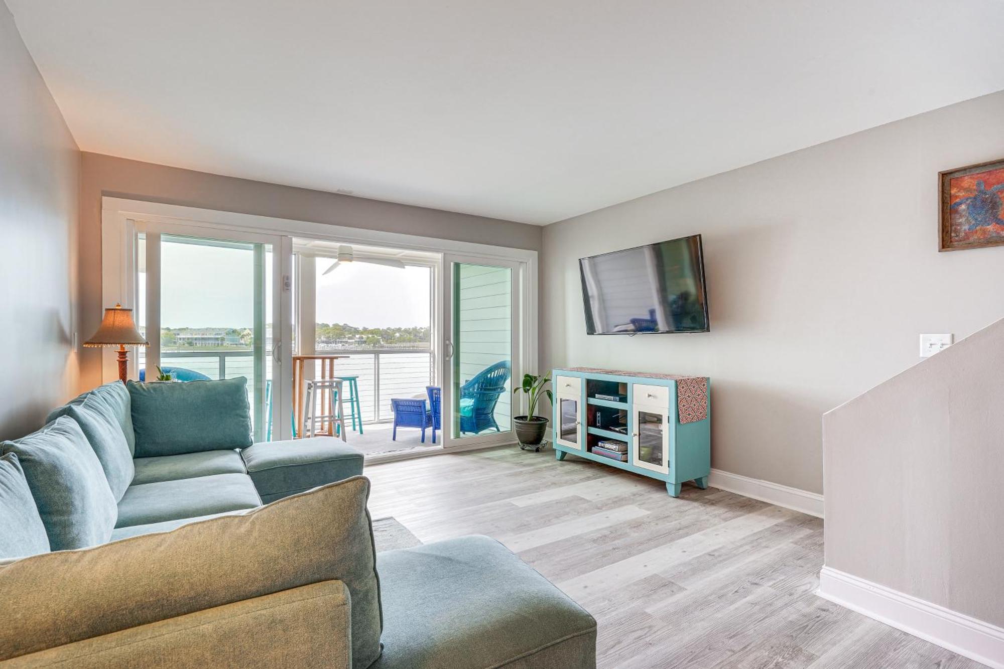 Retreat With Pool Access And River Views! Folly Beach