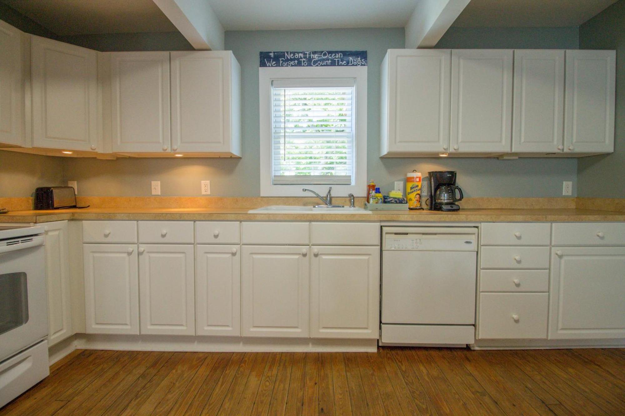 Salty Shack Unit B - Salty Shack - Dog Friendly - Across From The - Location! * Folly Beach