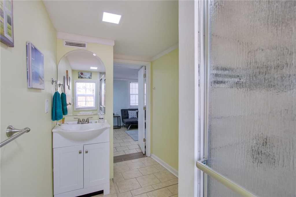 23 Center St - Sunny Side Down - Downstairs *