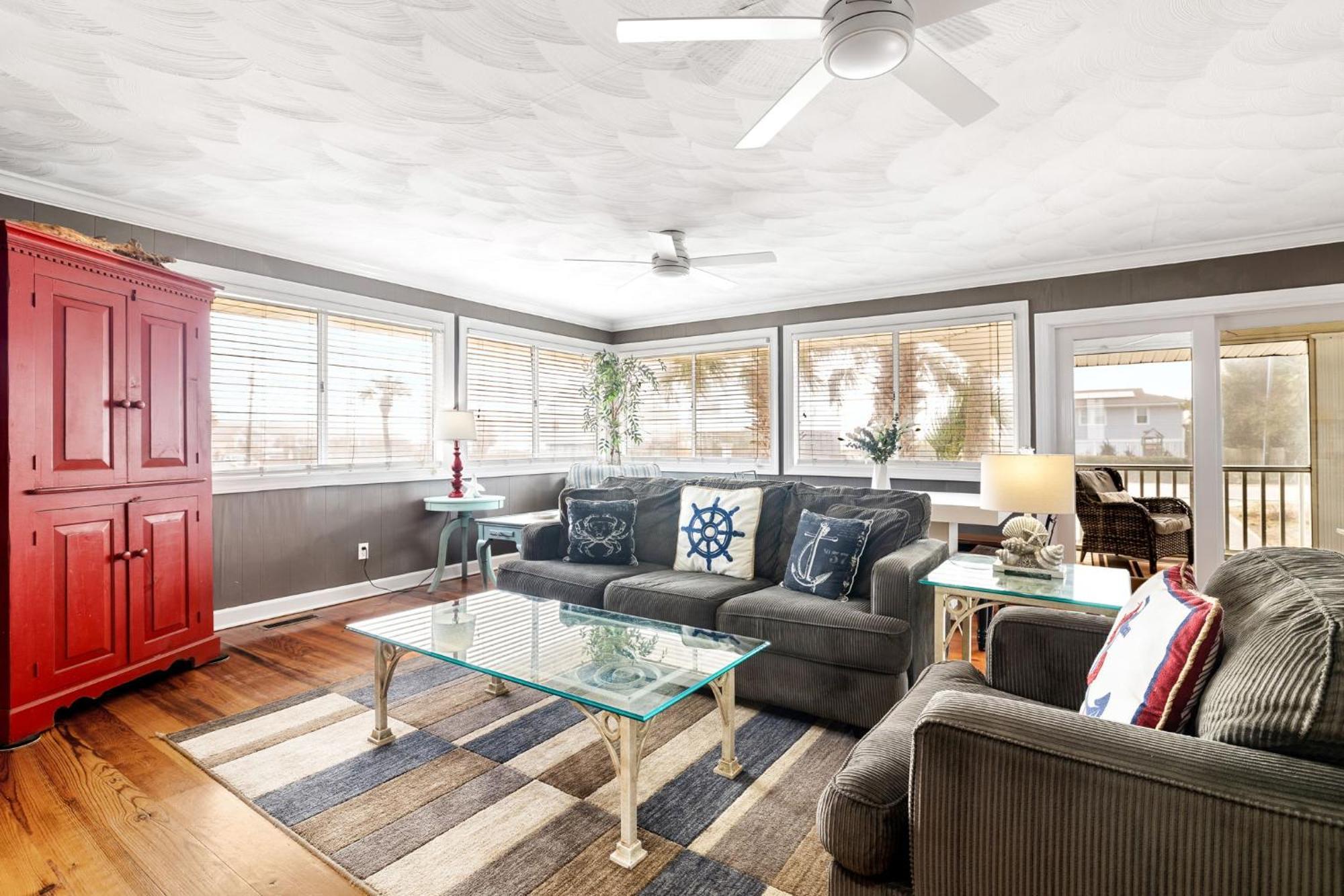 1724 E Ashley - Katie's In A Quiet Area Of The *