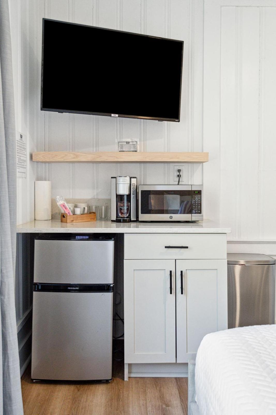Folliday - The Ariston - 34 Folly Beach